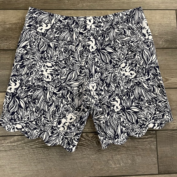 Lilly Pulitzer Navy and White Scalloped Shorts - Picture 6 of 7